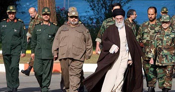 ربع قرن رهبری خامنه‌ای؛ حکمرانی  در سایه حمایت نظامیان
