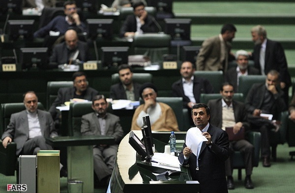 سؤال از رئیس جمهور یا تحقیر چند باره مجلس توسط احمدی نژاد؟!
